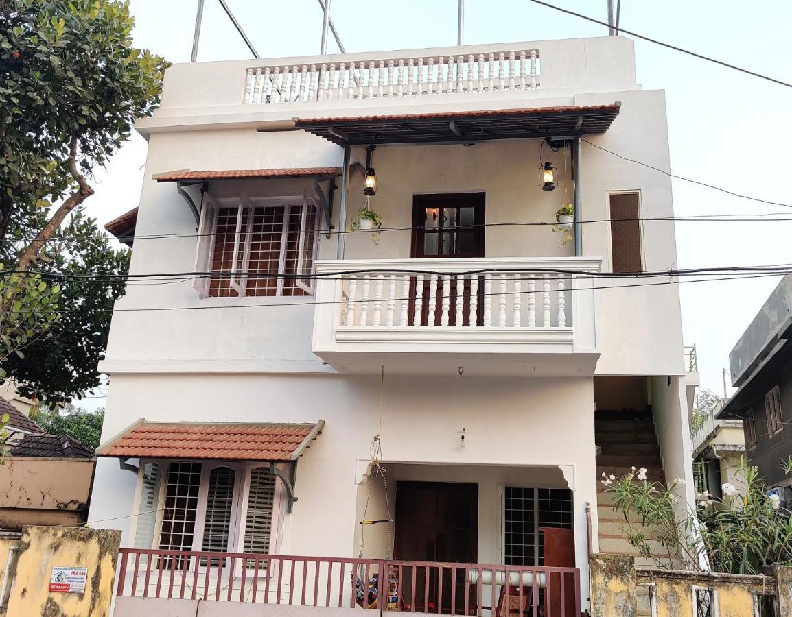 Calvin'S Inn Kochi Exterior photo
