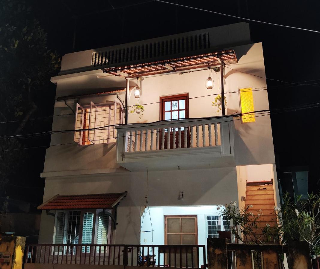 Calvin'S Inn Kochi Exterior photo