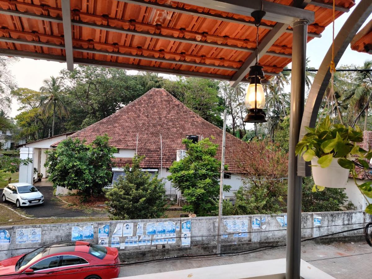 Calvin'S Inn Kochi Exterior photo